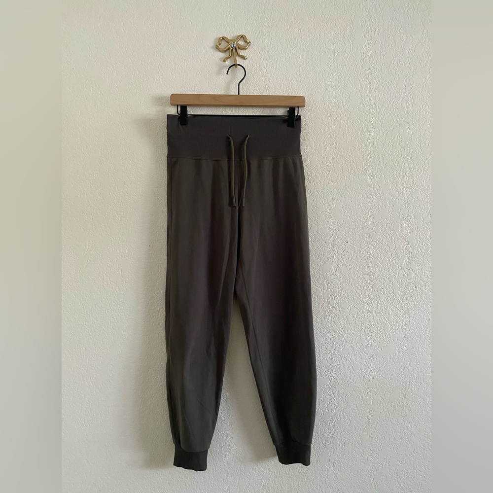 Vuori Daily Jogger Womens Small Army Green Drawstring Athleisure Stretch VW418